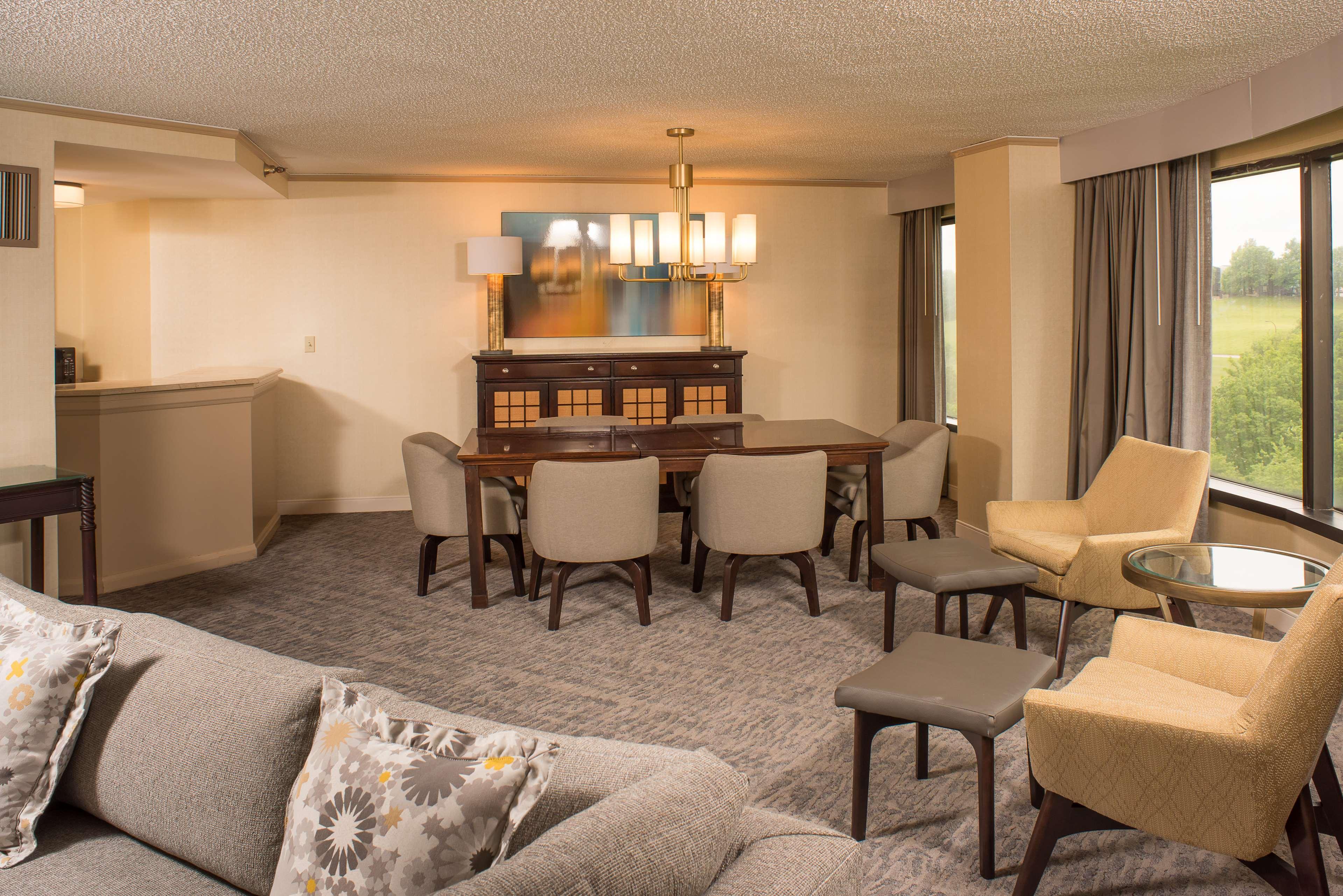 Doubletree By Hilton Tulsa At Warren Place Exterior photo