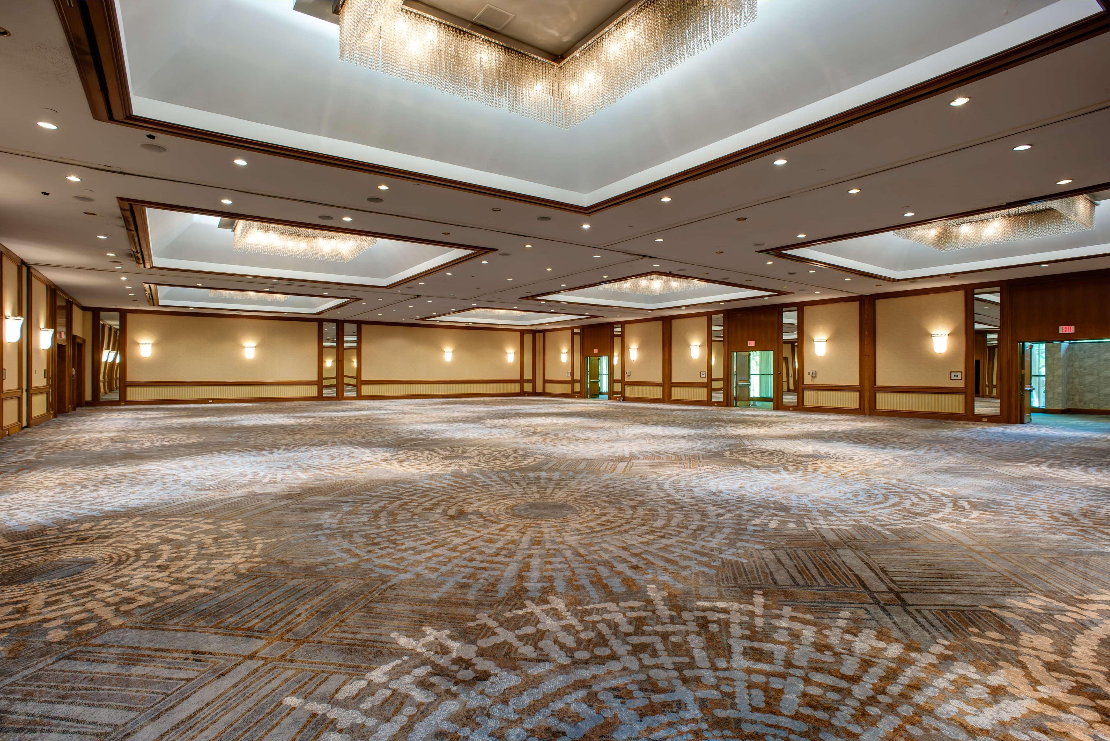 Doubletree By Hilton Tulsa At Warren Place Exterior photo